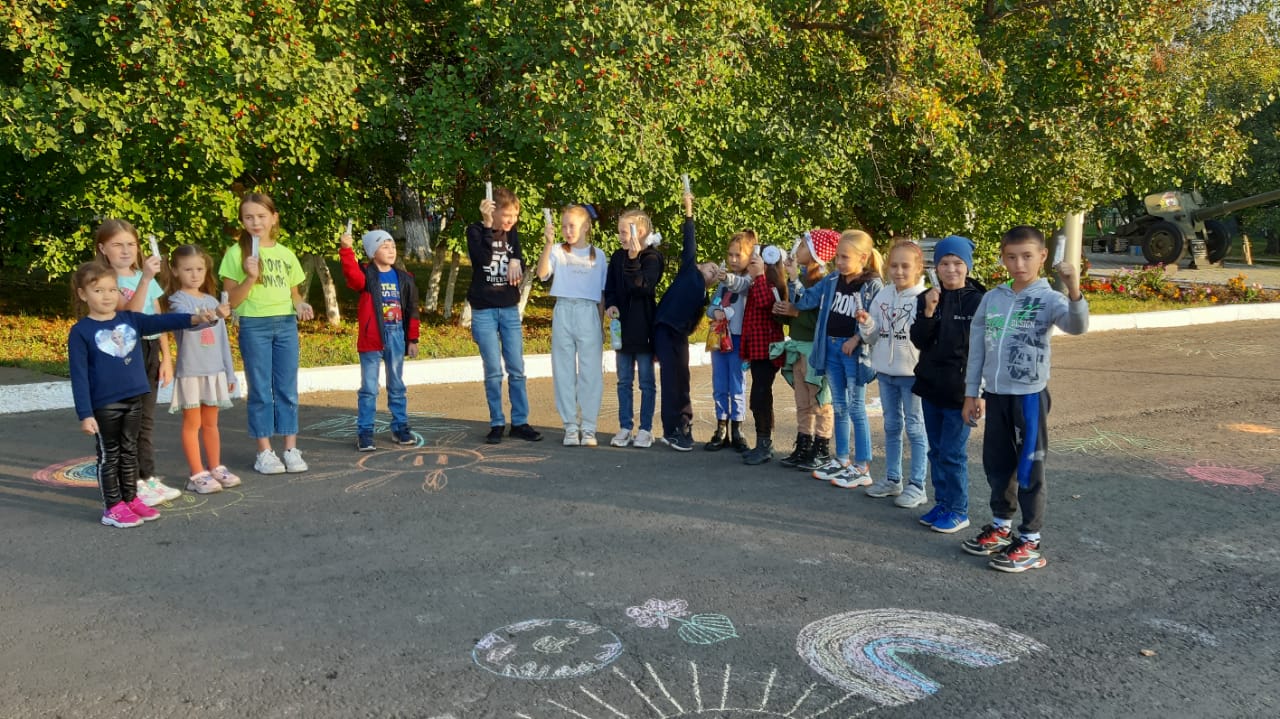 ЯЛЬЧИКИ | День села: «Я рисую солнце, мир» - артпроект рисунков на асфальте